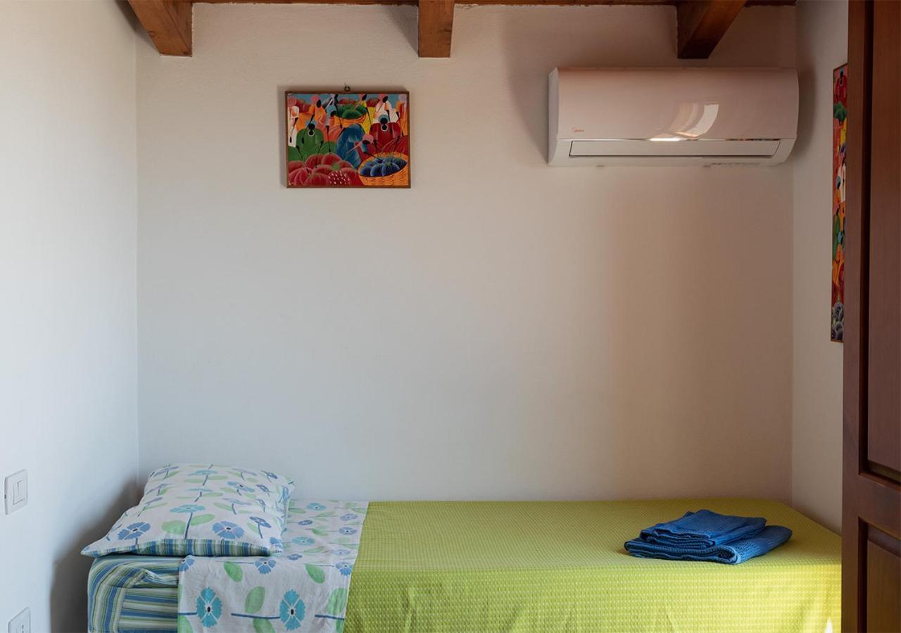Bed and Breakfast Sa Guardia de Ferricci Solanas  Exterior foto