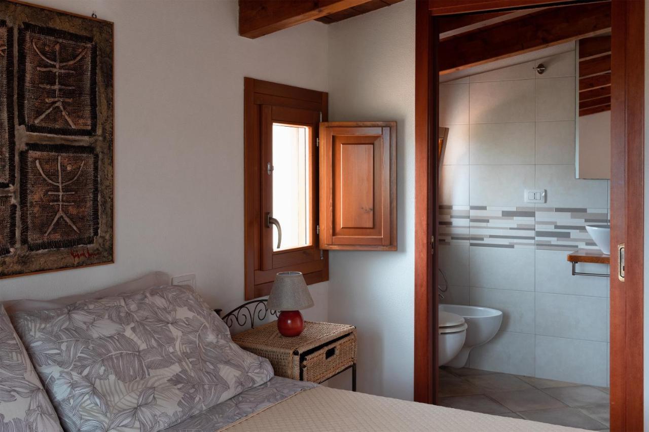 Bed and Breakfast Sa Guardia de Ferricci Solanas  Exterior foto