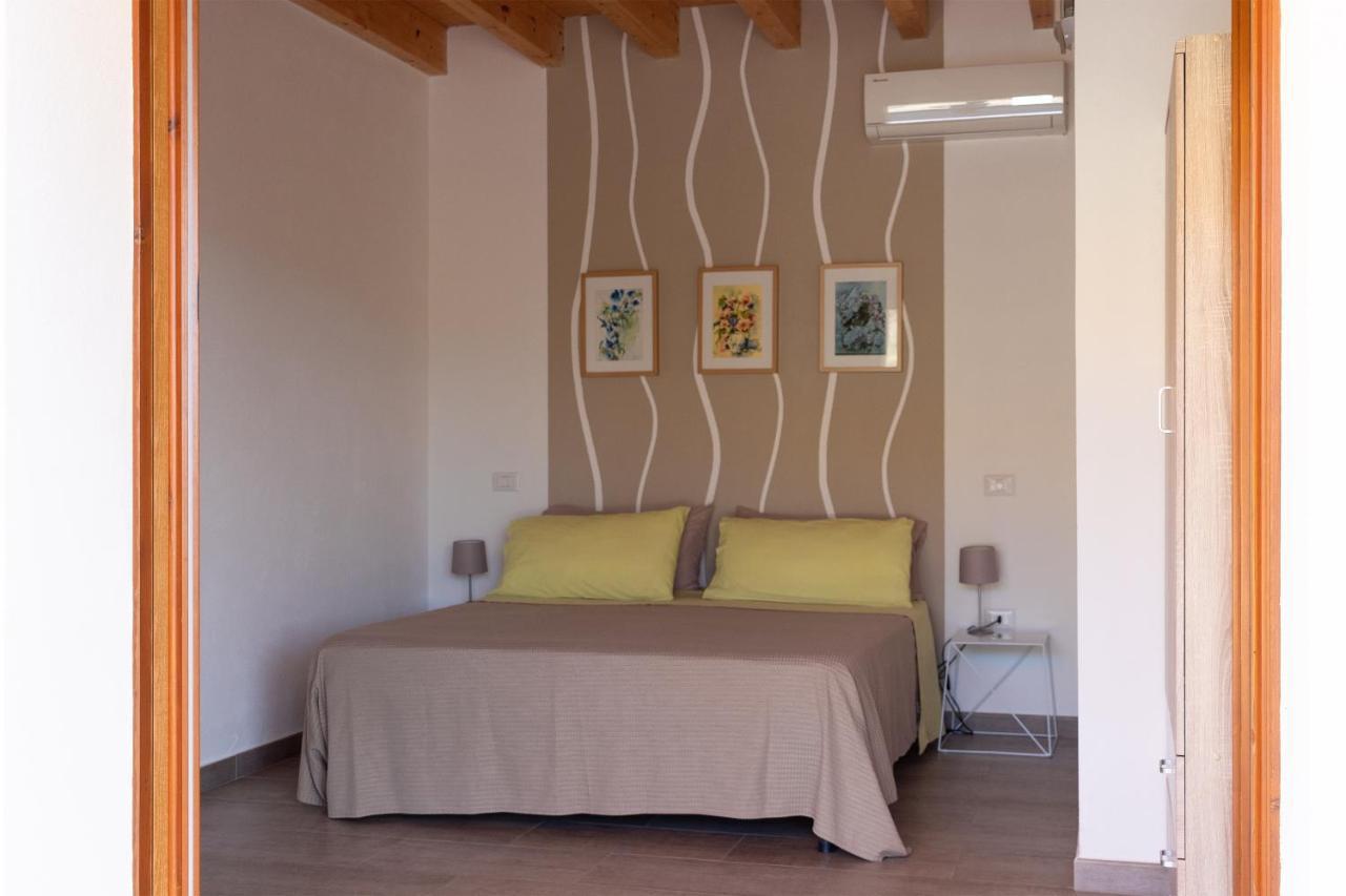 Bed and Breakfast Sa Guardia de Ferricci Solanas  Exterior foto